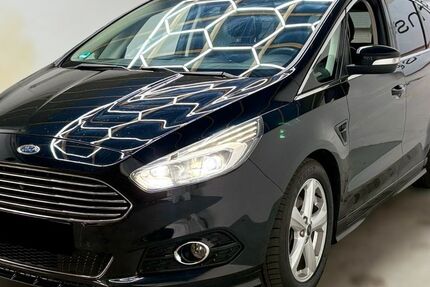 Ford S-Max 150.672 km 9.999 &euro; Torgau 04860