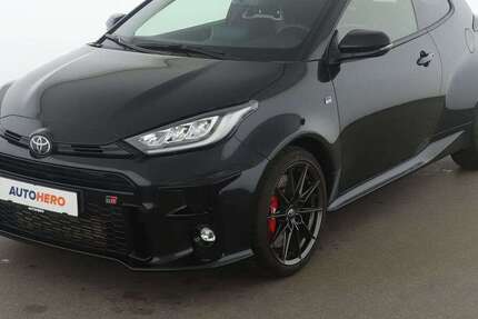 Toyota Yaris 13.887 km 33.990 &euro; Stuttgart 70195