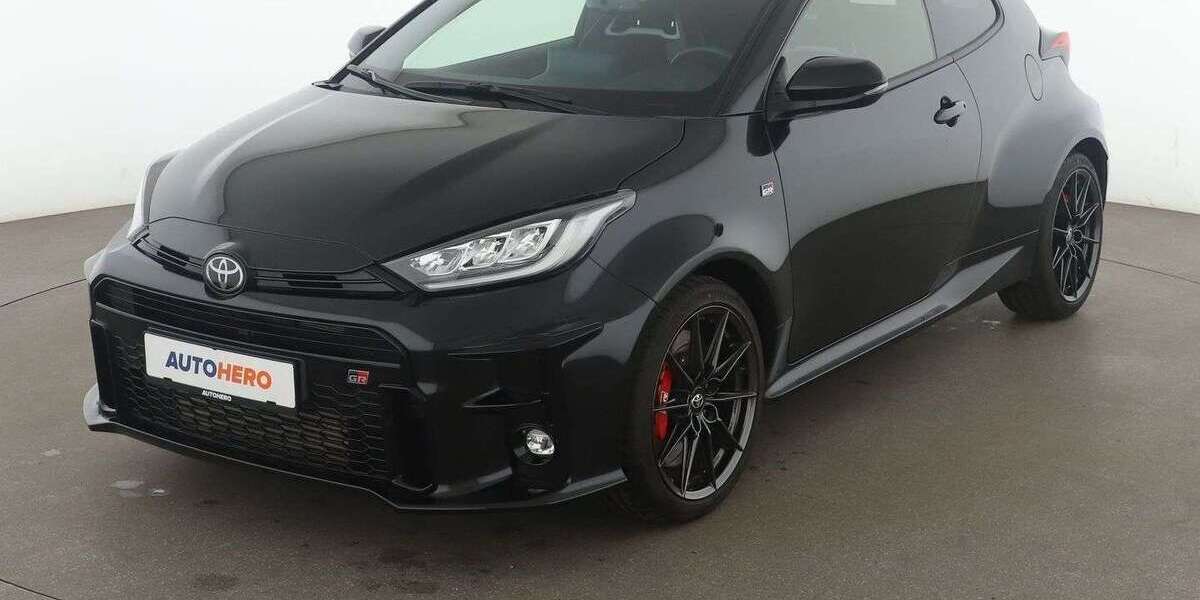 Toyota Yaris 13.887 km 33.990 &euro; Stuttgart 70195