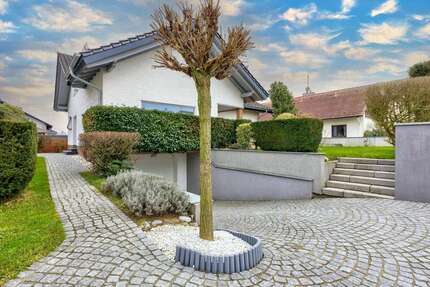Haus Mackenbach - 8 Zimmer, 260 m&sup2;, 2.790&euro; | Angebot:25366954