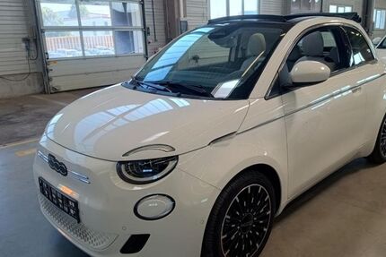 Fiat 500e 8.845 km 25.900 € Lünen 44534