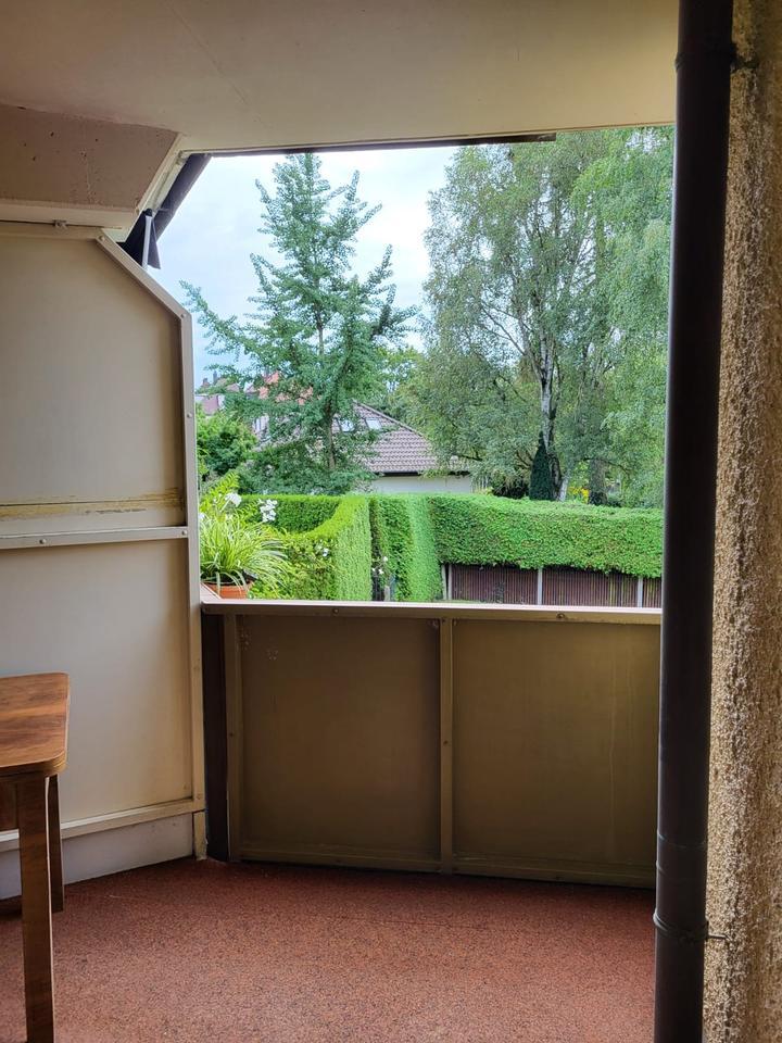 2-Zimmer Wohnung mit Balkon und Keller, großes Bad, ohne EBK