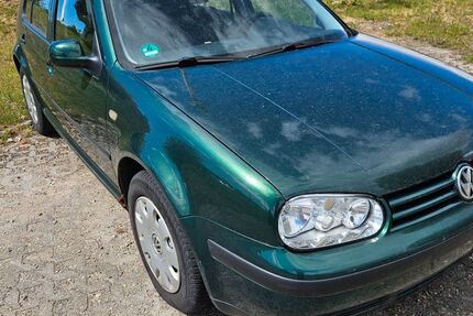 VW Golf 220.000 km 590 € Grana 06712