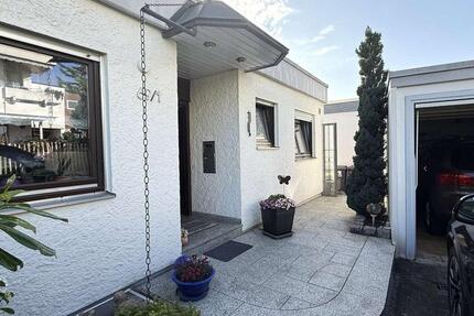 VERMIETUNG: Doppelhaushälfte mit toller Aussicht, Garage, Garten und Balkon in gefragter Wohnlage zimmer