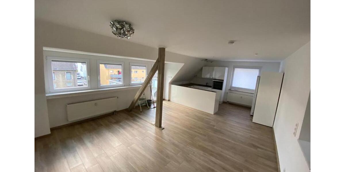 Hochwertig sanierte Maisonettwohnung mit Balkon & 2 Stellplätzen 3.5 zimmer