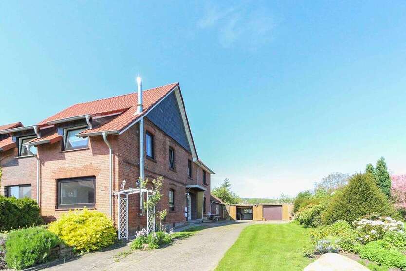 Haus zum Kaufen in Hessisch Oldendorf 247.000 € 250 m²