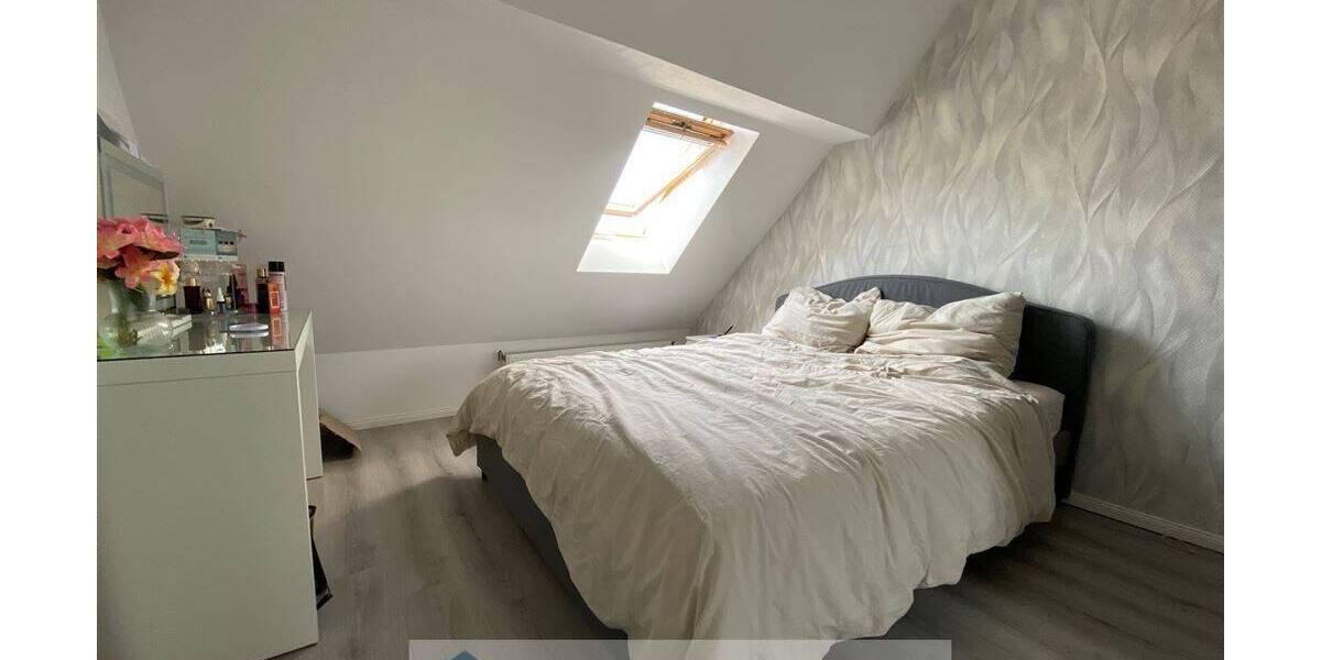 Sehr schöne Dachgeschosswohnung im Zentrum Merseburgs zu verkaufen 2 zimmer