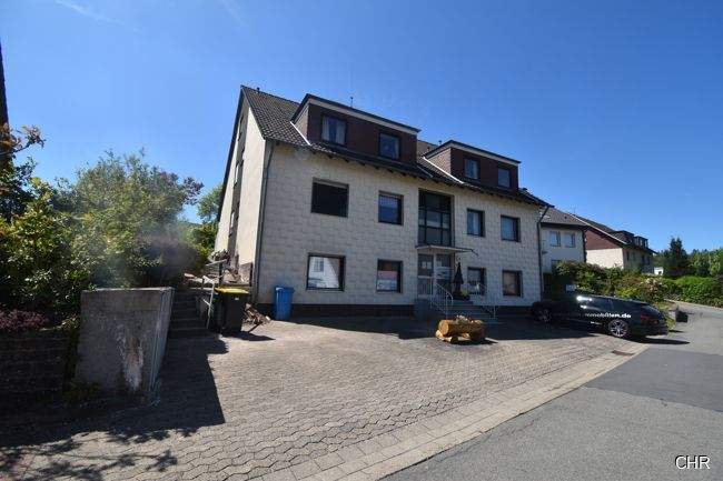 Grosszügig geschnittene Eigentumswohnung in ruhiger Wohnlage mit eigener großer Terrasse 4 zimmer