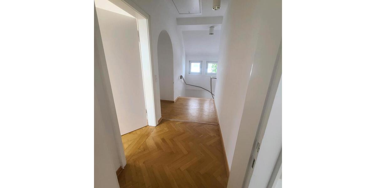 Einfamilienhaus Lemgo - 3 Zimmer, 135 m&sup2;, 1.800&euro; | Angebot:24284339