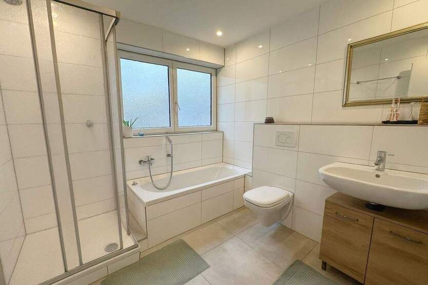 Großzügige, renovierte 3,5-Zimmerwohnung mit großem Südbalkon in bevorzugter Lage 3 zimmer