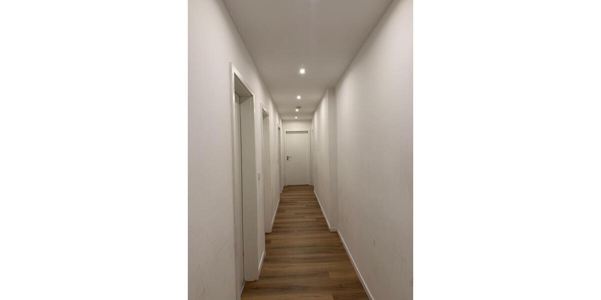 Etagenwohnung Neuss - 4 Zimmer, 93 m&sup2;, 1.719&euro; | Angebot:25990077