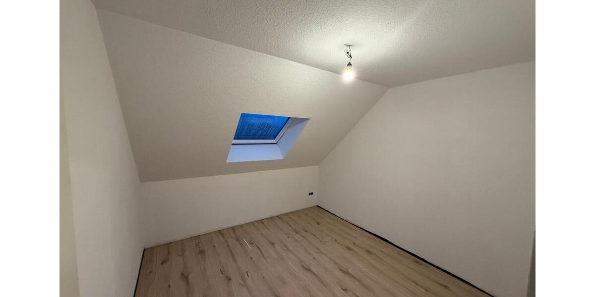 DHH rechts in Bahnhofsnähe Augustfehn Erstbezug 5 zimmer