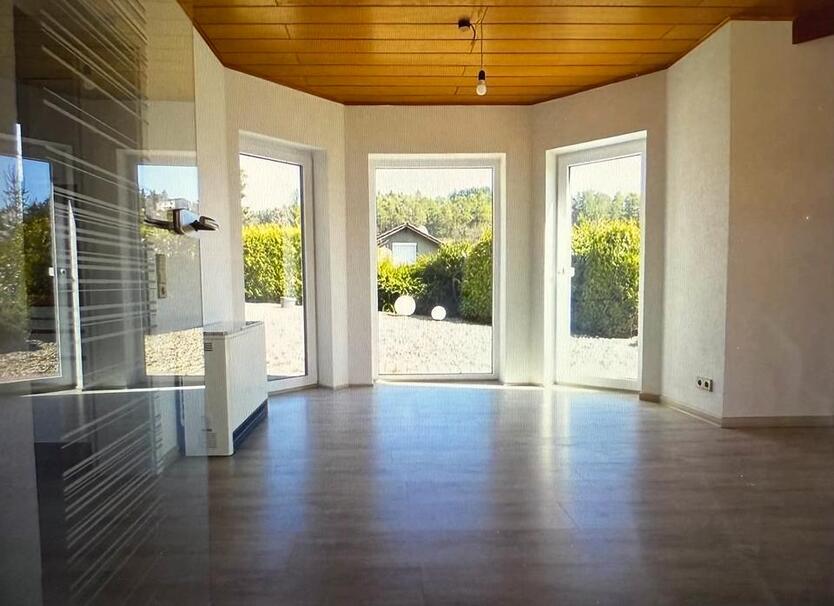 Charmante 3 ZiWh. im 2. Famielhaus für Gewerbe ( NotarMarklerAn