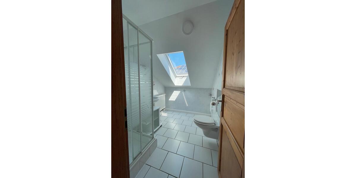 Dachgeschoßwohnung Tiefenbach - 2 Zimmer, 90 m&sup2;, 500&euro; | Angebot:25043742