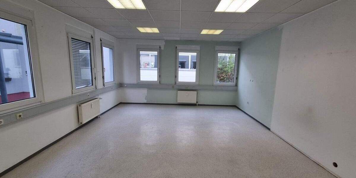 Gewerbeobjekt Karlsbad Langensteinbach - 4 Zimmer, 900&euro; | Angebot:23982178