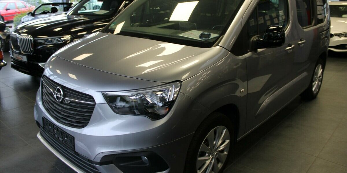 Opel Combo-e Life Ultimate 27.035 km 19.980 € Euskirchen 53881