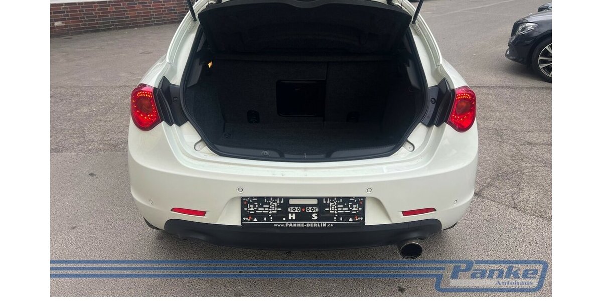 Alfa Romeo Giulietta 1.4 TB Turismo Aut.*BT*SHZ*Leder*Xenon 200.000 km 5.990 &euro; Berlin 13187