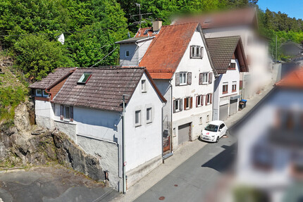 Ihr Deal: 3 Häuschen, 3 Garagen, bis zu 5 WE, davon nur 2 vermietet. HEIZUNG IST NEU! - Haus Schmitten | Angebot:26781264