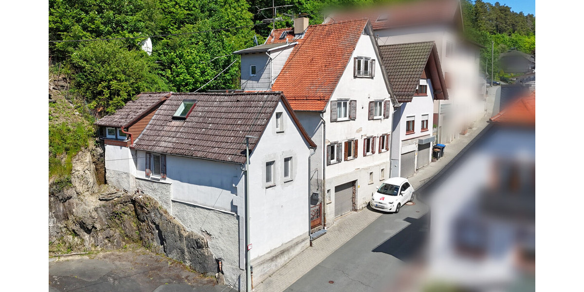 Ihr Deal: 3 Häuschen, 3 Garagen, bis zu 5 WE, davon nur 2 vermietet. HEIZUNG IST NEU! - Mehrfamilienhaus, Wohnhaus Schmitten | Angebot:26781264