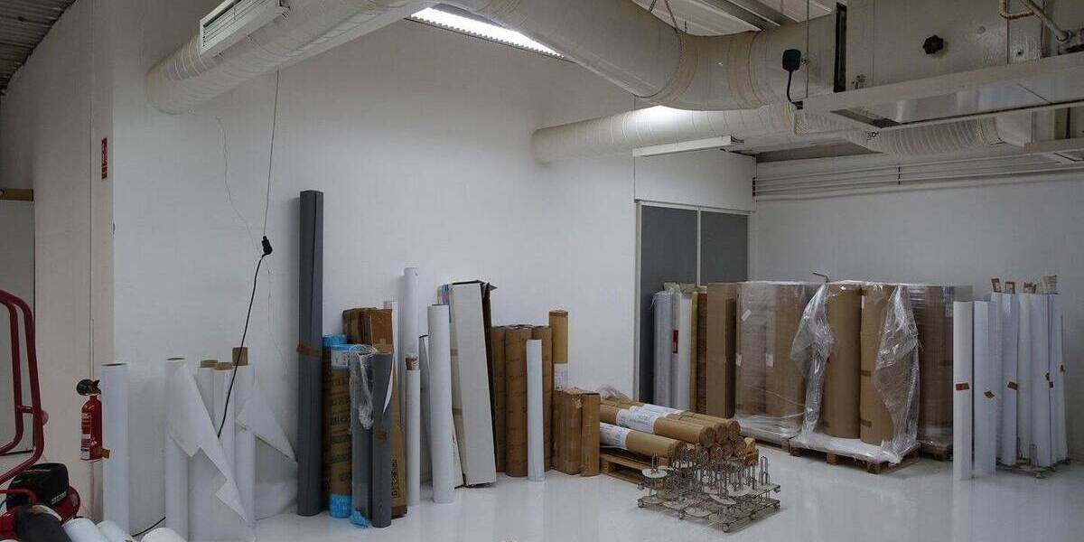 Grundstück (3.383 m²) mit Produktionshalle (900 m²) und Bürogebäude (590 m²) zimmer