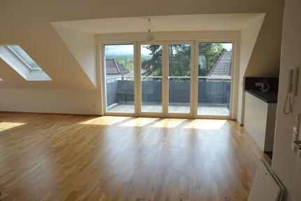 Exlusive 3,5 Zi-DG Wohnung mit Süd Balkon in ruhiger Lage in Nürtingen 3.5 zimmer