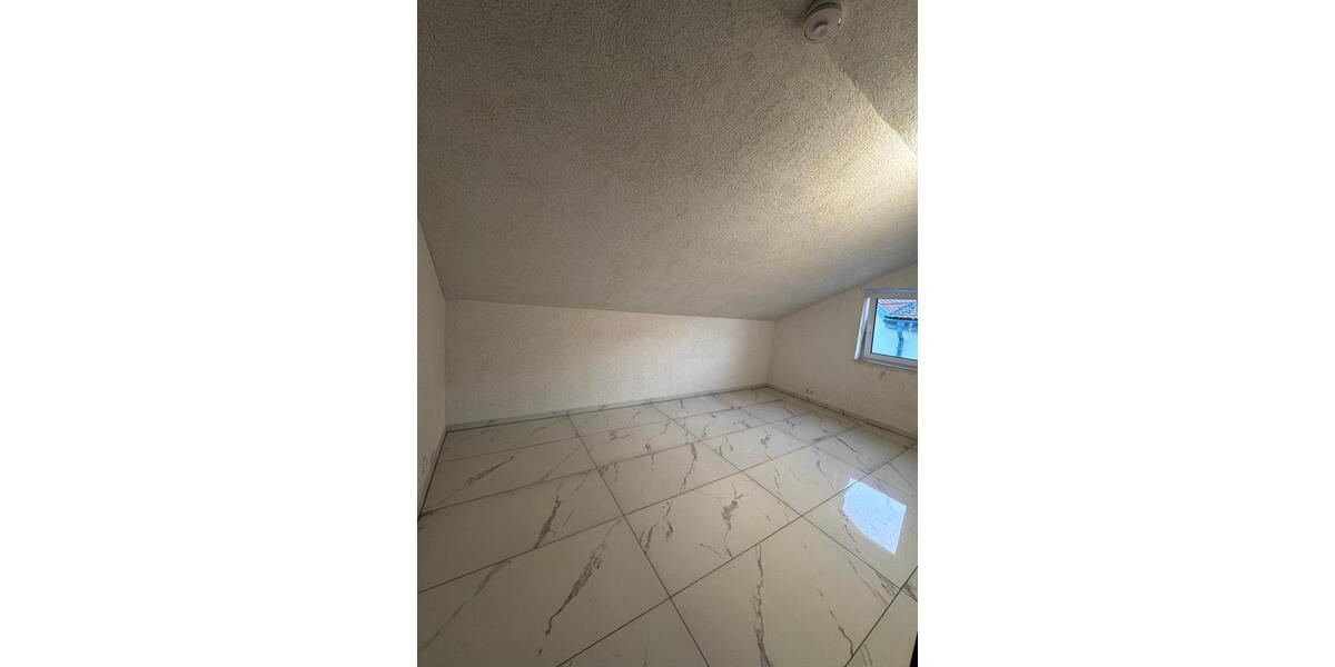 Dachgeschoßwohnung Römhild - 3 Zimmer, 70 m&sup2;, 750&euro; | Angebot:24653773