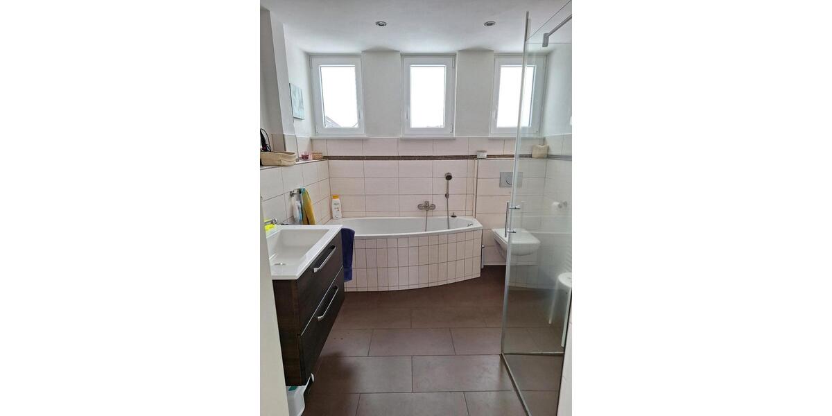 Moderne 4-Zimmer Wohnung mit großem Garten 4 zimmer