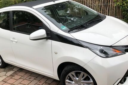 Toyota Aygo (X) 45.200 km 7.800 € Hamburg 22393
