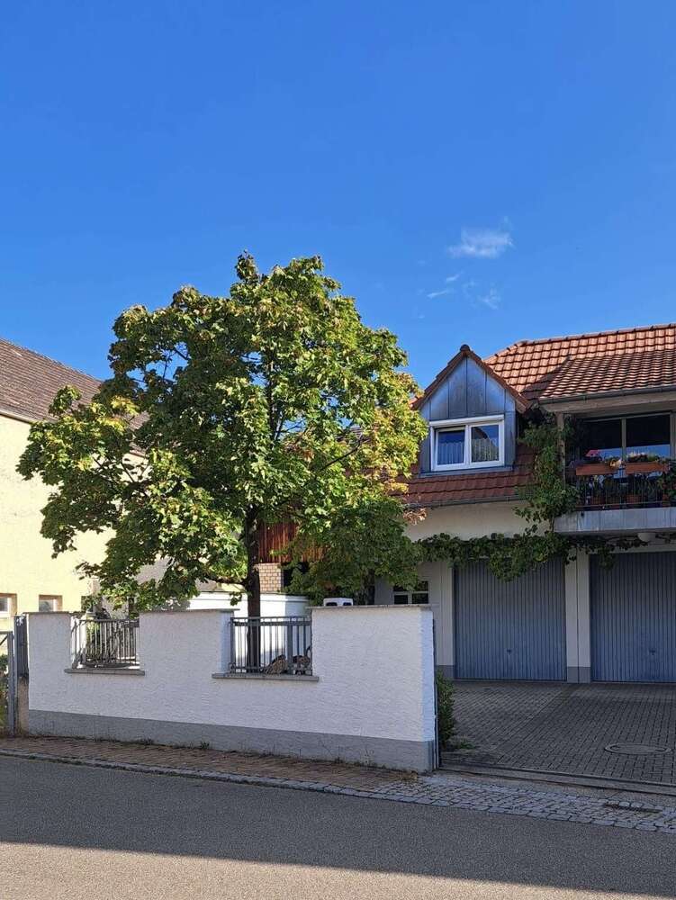 Haus zum Kaufen in Auggen 845.000 € 249 m²