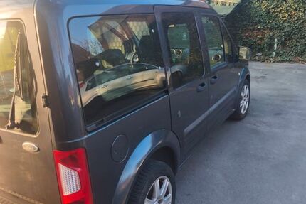 Ford Tourneo Connect 198.000 km 2.600 &euro; Oberhausen 46049