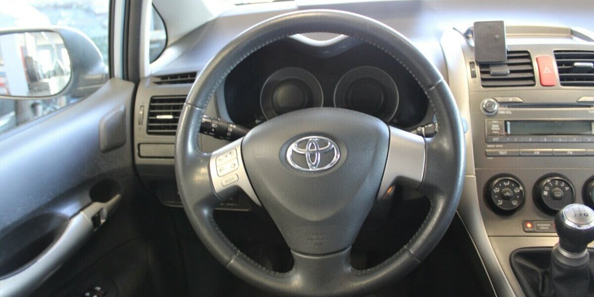 Toyota Auris 1.4 VVT-i Team - Klima - TÜV 02/28 - 70.835 km 5.980 &euro; Euskirchen 53881