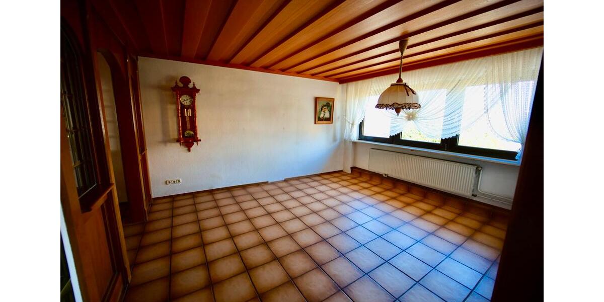 Mehrfamilienhaus, Wohnhaus Neutraubling - 9 Zimmer, 273 m&sup2;, 690.000&euro; | Angebot:26040333