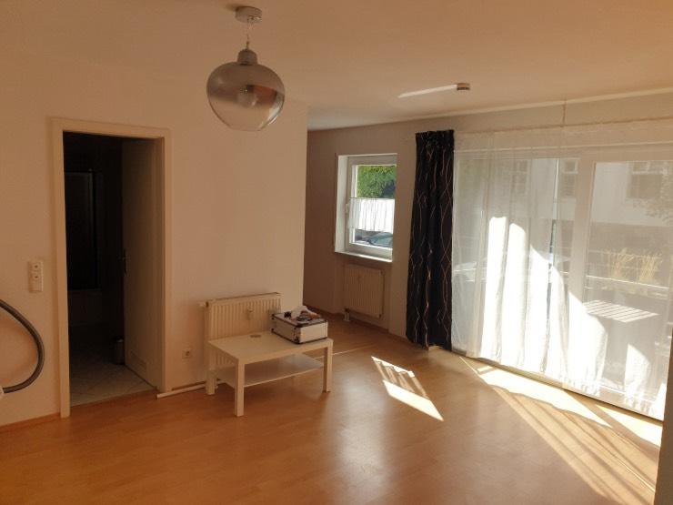 1,5- Zimmerwohnung mit Bad, Küche, Keller und TG-Stellplatz in WÜ 1 zimmer