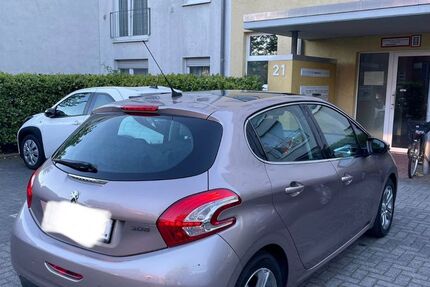 Peugeot 208 120.000 km 4.800 &euro; Düsseldorf 40474