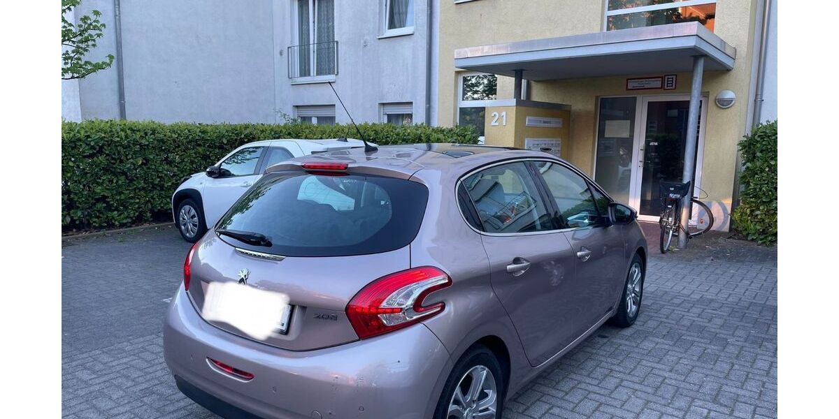 Peugeot 208 120.000 km 4.800 &euro; Düsseldorf 40474