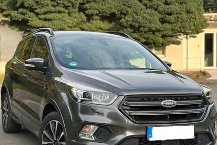 Ford Kuga 103.000 km 14.900 € Detmold 32760