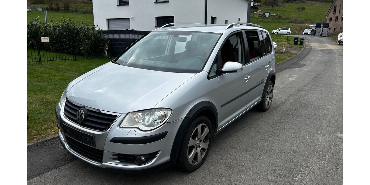 VW Touran 363.000 km 2.599 &euro; Immerath 54552