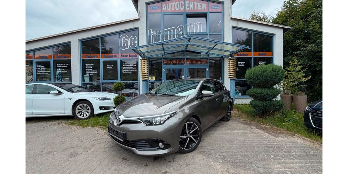 Toyota Auris 98.700 km 9.999 &euro; Rudolstadt 07407