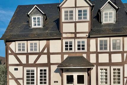 Haus Burbach - 10 Zimmer, 220 m&sup2;, 320.000&euro; | Angebot:24681006