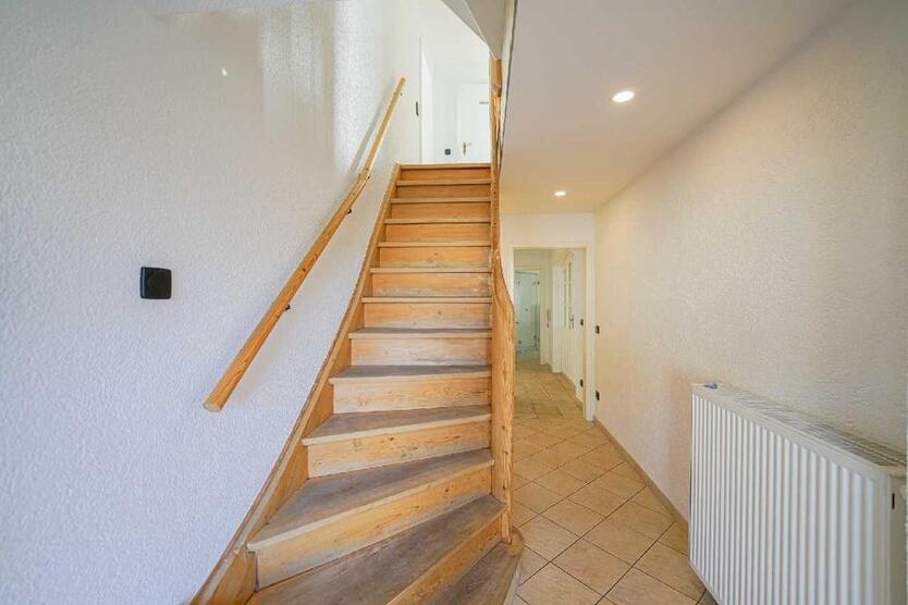 Freistehendes Einfamilienhaus mit Garten und Sonnenbalkon zimmer