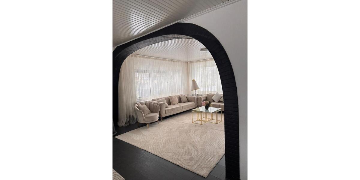 Einfamilienhaus Harrislee - 8 Zimmer, 300 m&sup2;, 4.500&euro; | Angebot:25342145