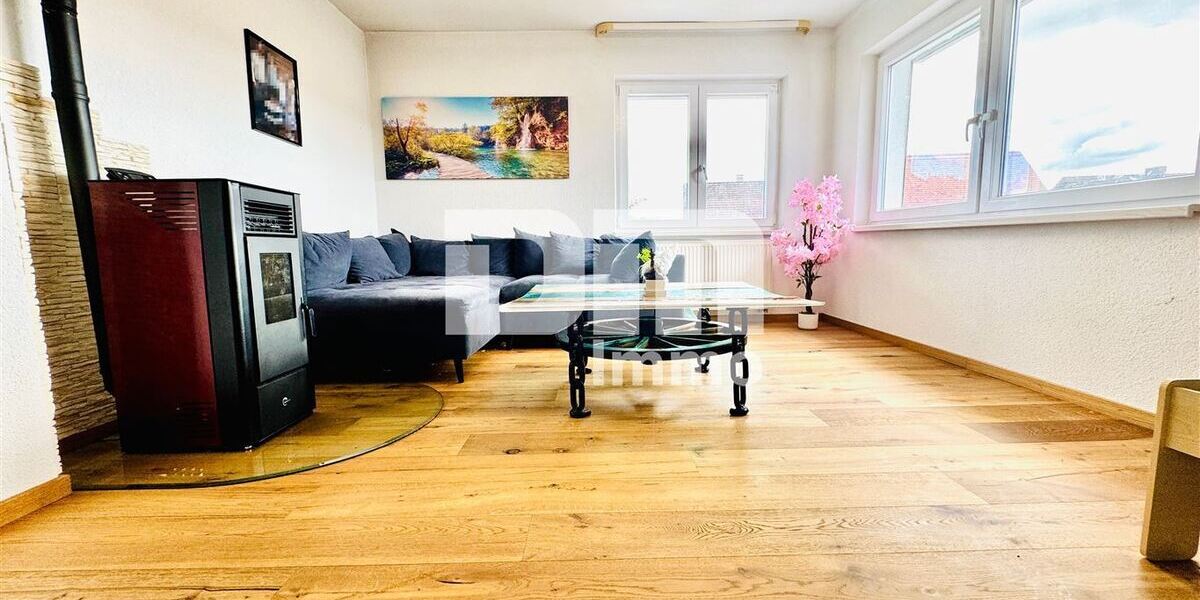 Kernsaniertes Einfamilienhaus mit Doppelgarage, großem Garten und Home-Office-Oase - Einfamilienhaus Schwalmstadt | Angebot:27053931