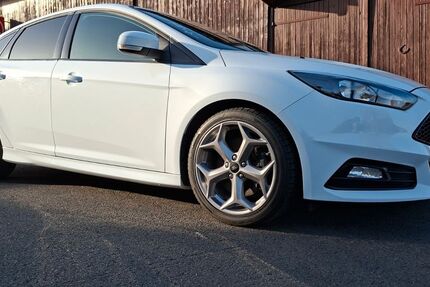 Ford Focus 85.275 km 15.000 &euro; Birstein 63633