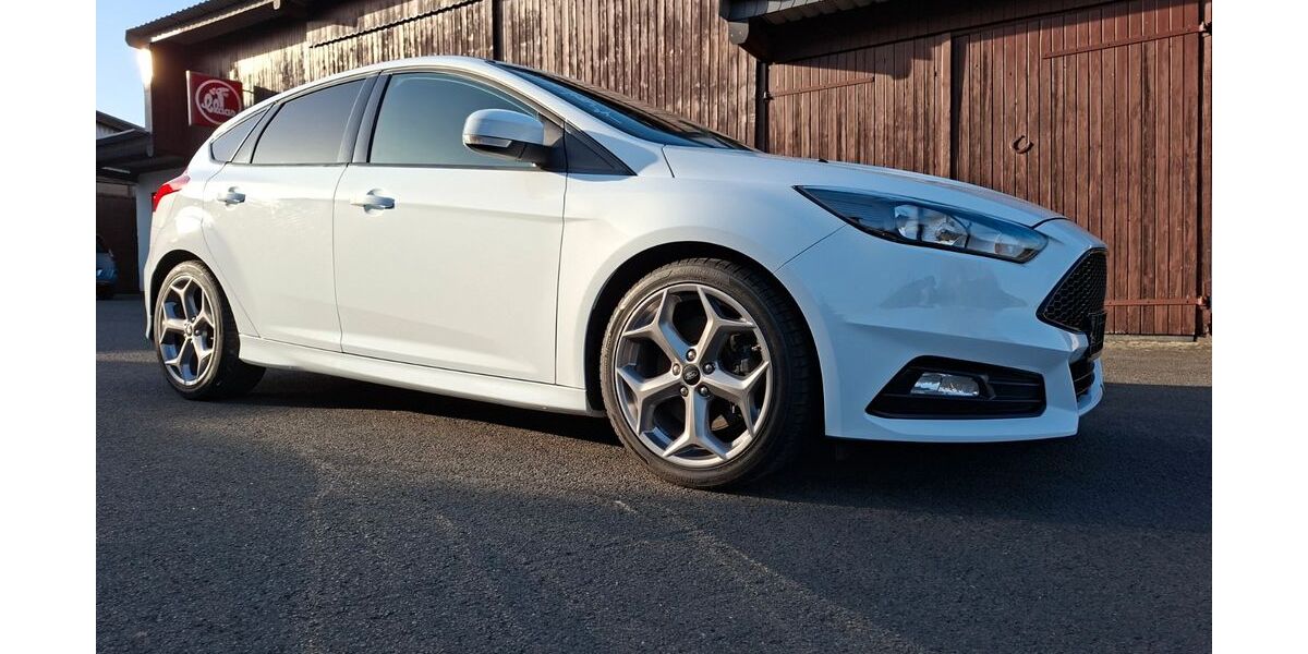 Ford Focus 85.275 km 15.000 &euro; Birstein 63633