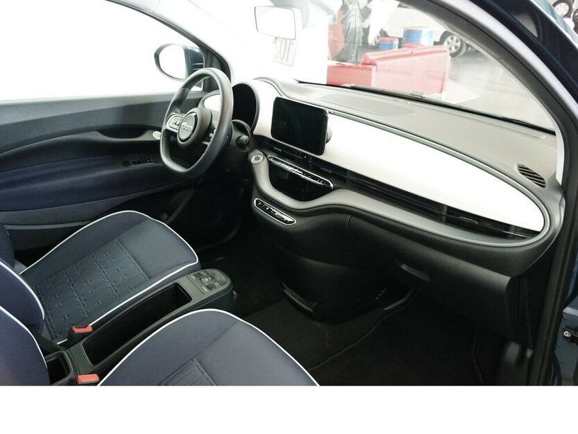 500e Action Carplay Android Automatik 1.Hand
