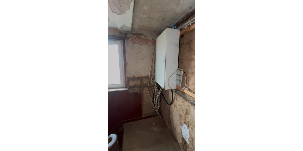 LAGER, LAGER, LAGER… BAUERNHAUS MIT SCHEUNE MIETEN ODER KAUFEN 5 zimmer