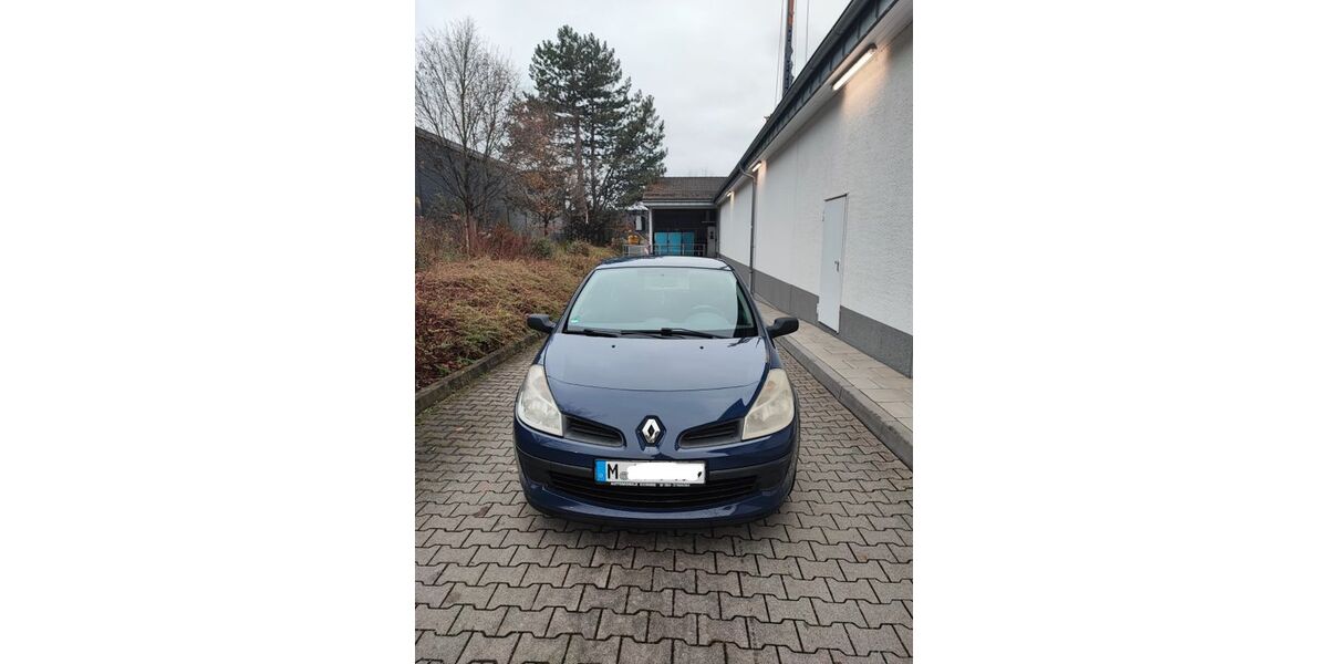 Renault Clio 161.000 km 2.100 &euro; München 81479
