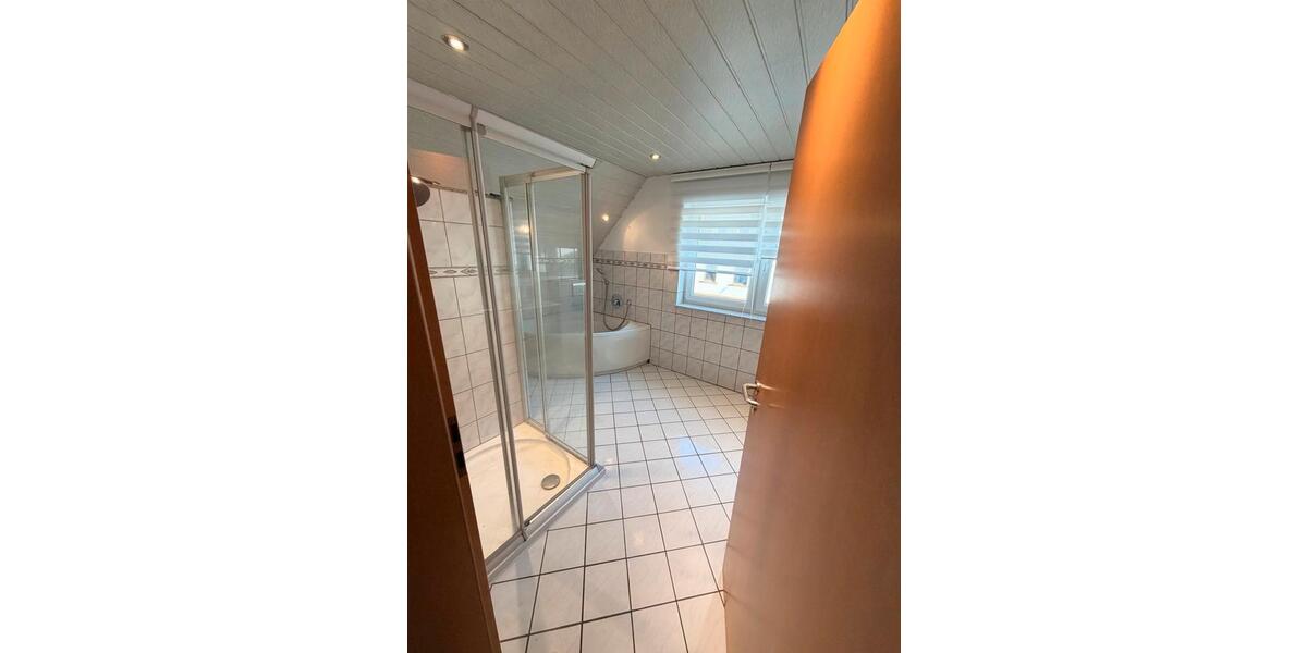 Einfamilienhaus Siegbach - 5 Zimmer, 124 m&sup2;, 1.165&euro; | Angebot:25170402