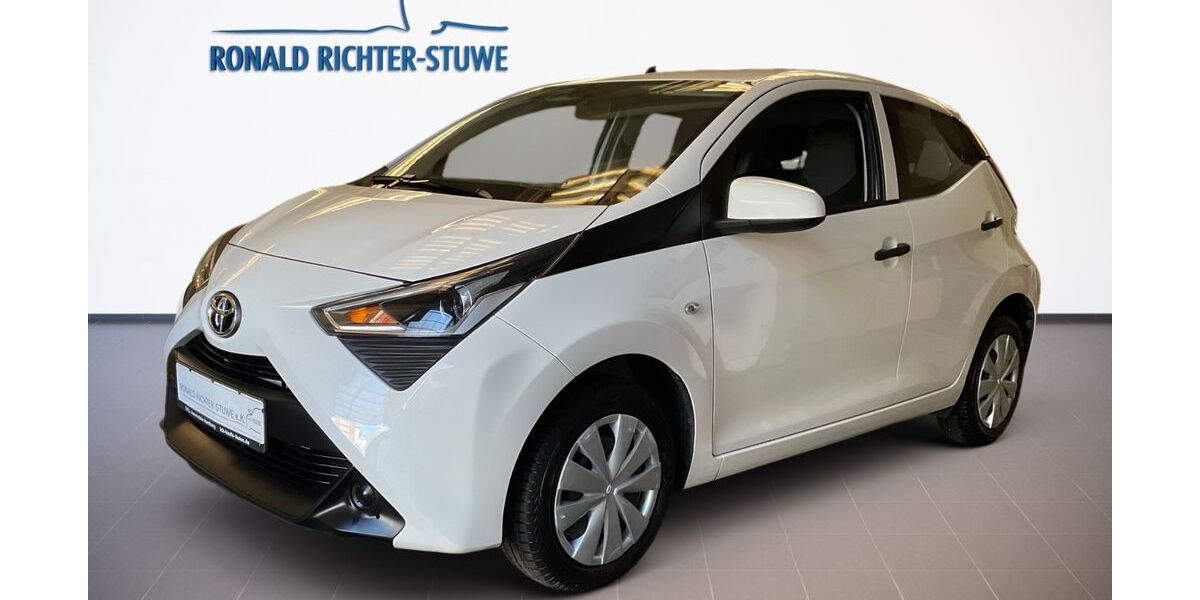 Toyota Aygo (X) 14.204 km 9.650 &euro; Hamburg 22087