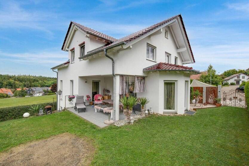Attraktives, lichtdurchflutetes und großzügiges Einfamilienhaus (Provisionsfrei)